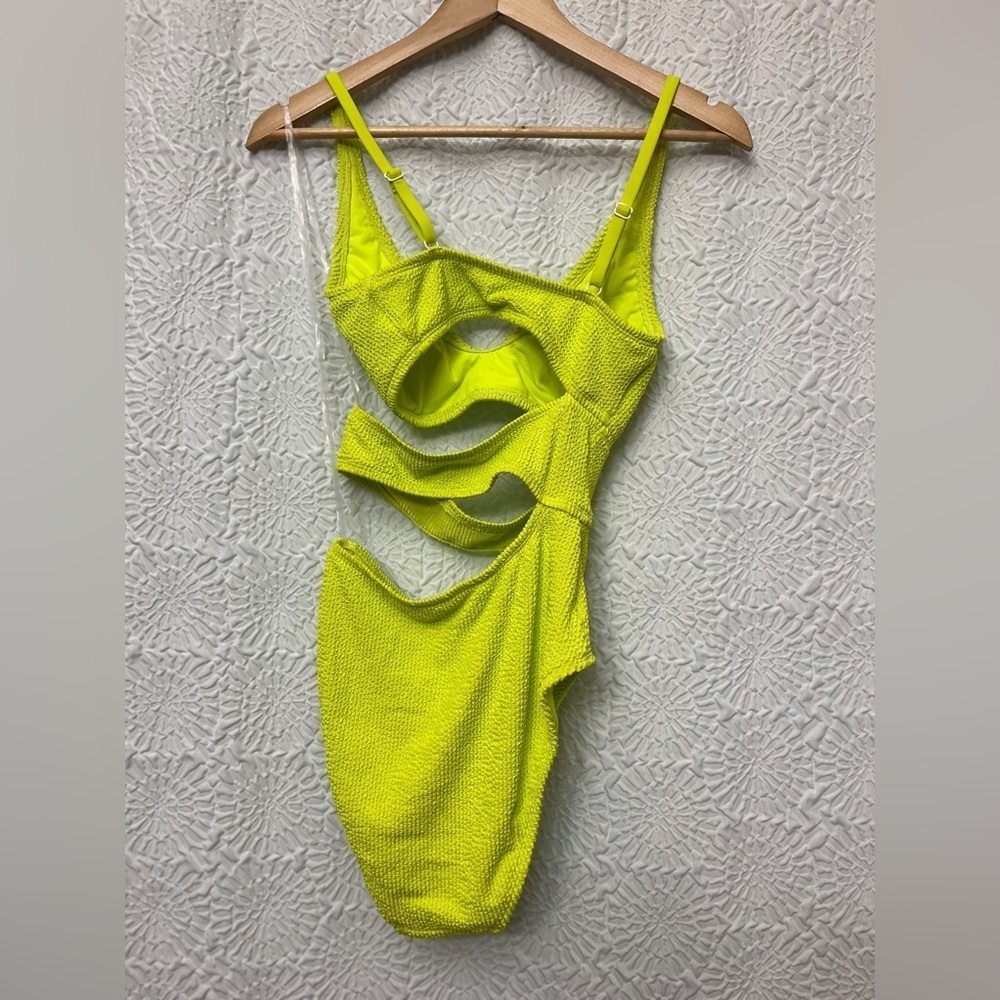 Bar III Cut Out One Piece Swimsuit Size S Chartreuse Lime Green Neon Monokini - Picture 15 of 16